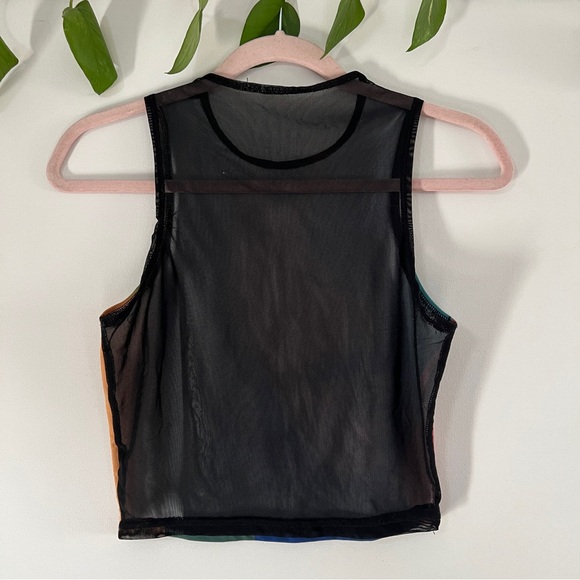 *SALE* Graphic sleeveless Crop Top || JUICICI || size S/M - Picture 2 of 2